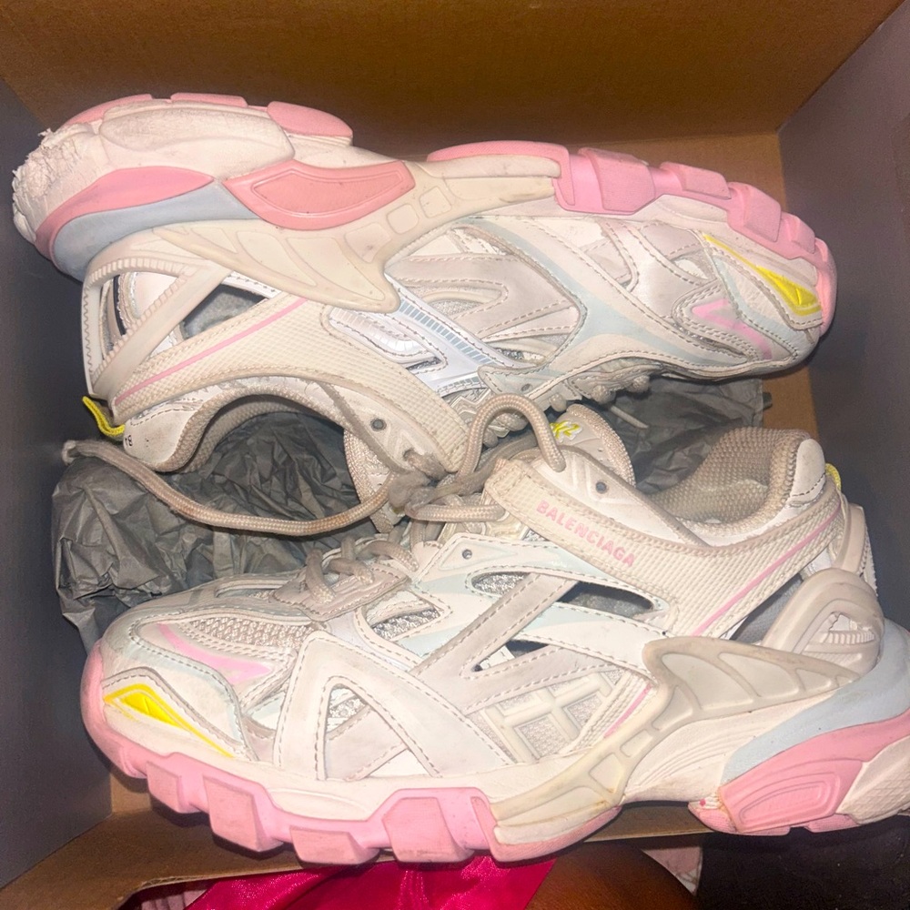 Kids balenciaga US size size 33 paid $550.00 total $$620 want $200 for them